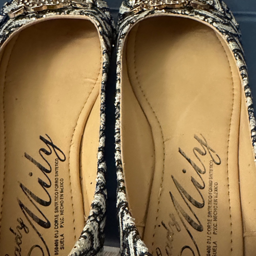 Lady Mily Women's Black and Gold Flats - Picture 4 of 6